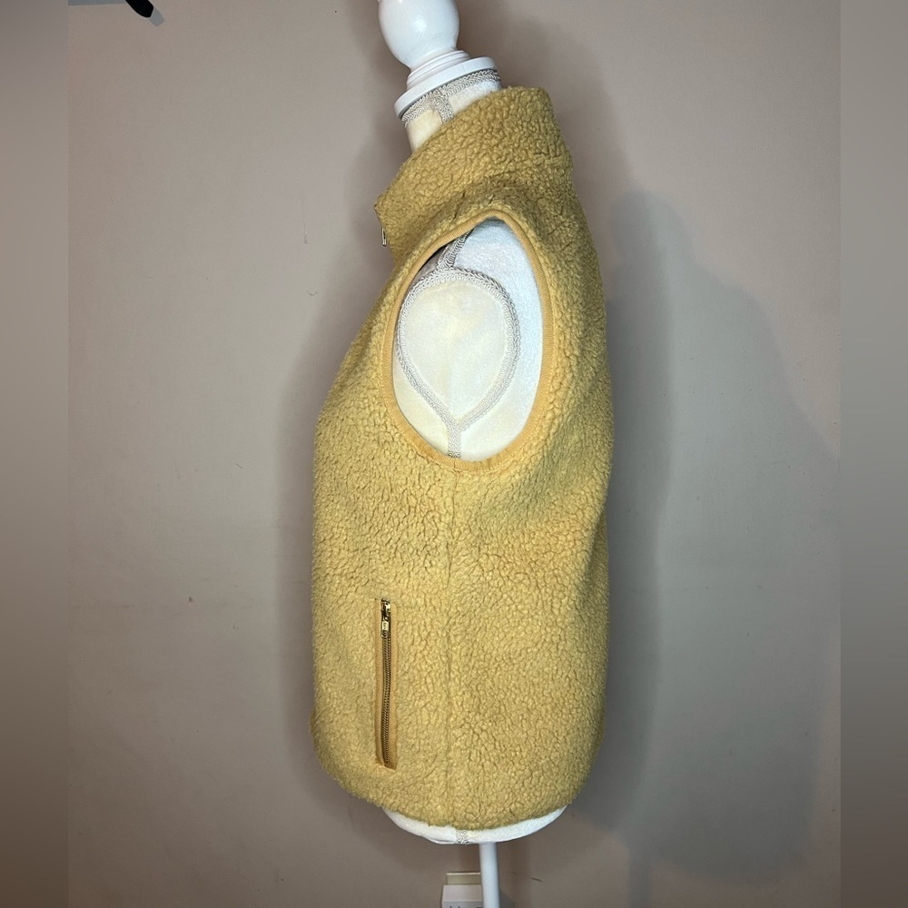 ⭐️J. Crew Fleece Vest - Picture 3 of 8